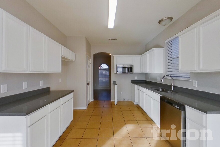 Building Photo - 1082 Suffolk Ln