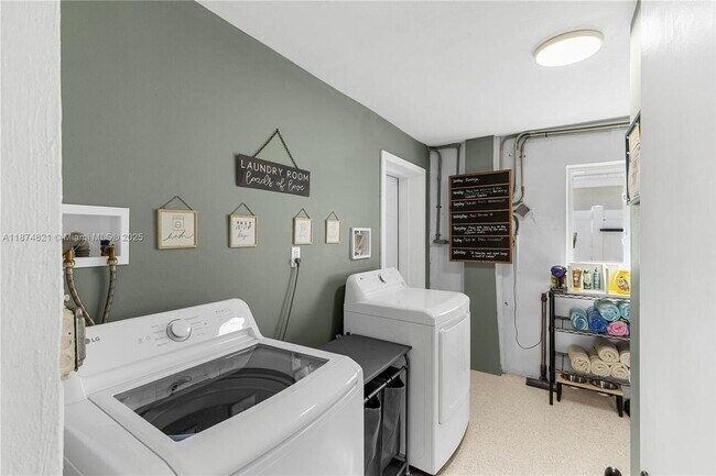 Building Photo - 1116 SE 13th Ct