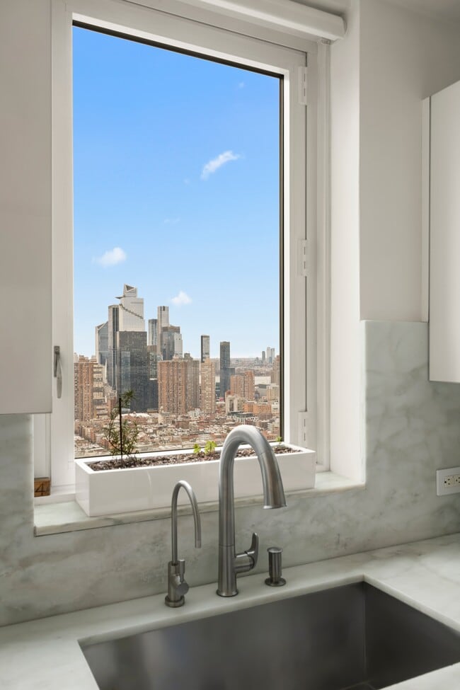 Building Photo - 322 W 57th St