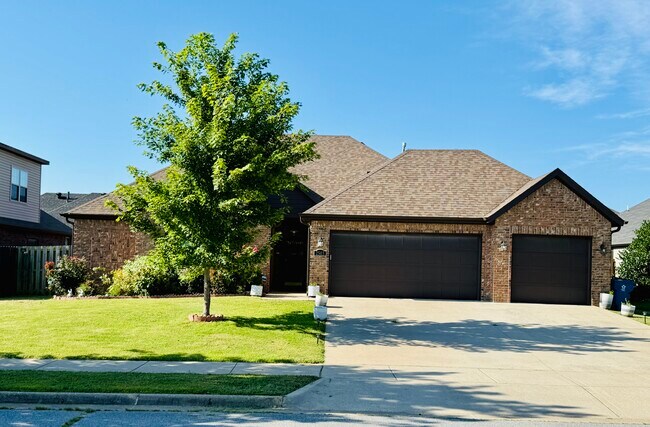 Primary Photo - 2503 SW Tupelo Ave