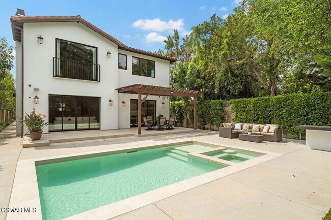 Building Photo - 12727 Landale St