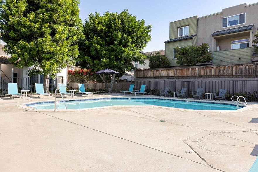 Building Photo - Mar at Chavez