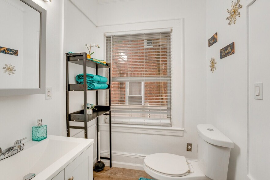 Building Photo - 318 Meeker Ave