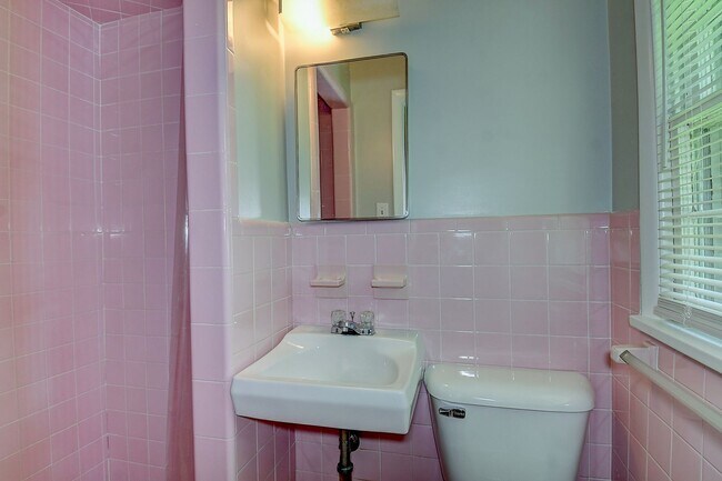 Building Photo - STUNNING 3 BEDROOM RANCH WATERFRONT HOME ON 1 ACRE W/ 1 CAR GARAGE!!