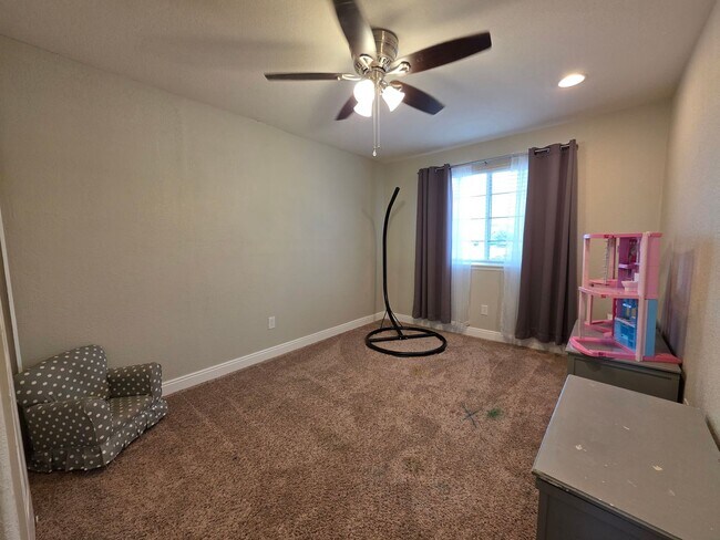 Building Photo - 8807 Silver Glen Dr