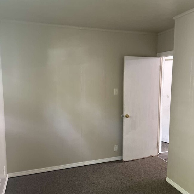 Building Photo - 5817 N Teutonia Ave