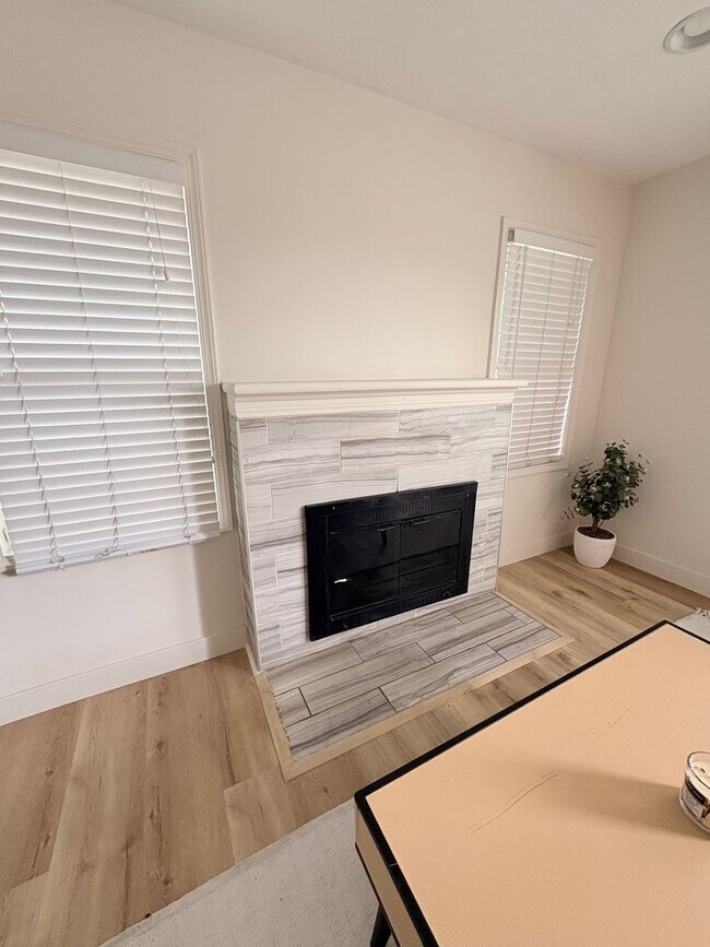 Building Photo - 4 Bedroom 2 Bath House For Rent in City He...