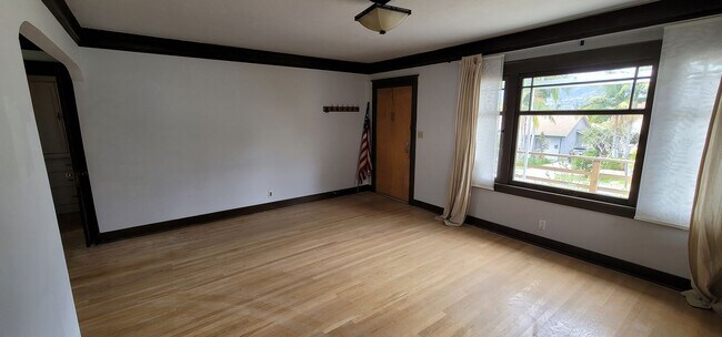 Building Photo - Glendale Awaits You