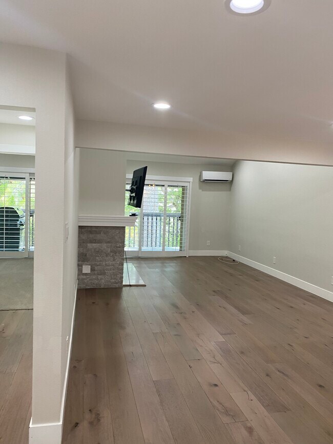 Building Photo - 7890 E Spring St