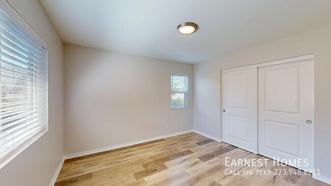 Building Photo - 15033 Hartland St