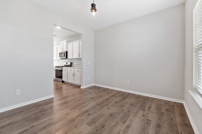 Building Photo - Easy Living in North Creek Village!