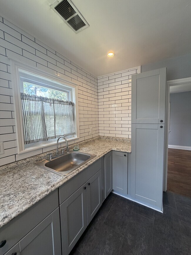 Building Photo - 1315 Seiler Ave