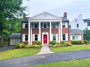 Building Photo - Move in Ready 3 bed/2.5 bath Colonial in Bethesda