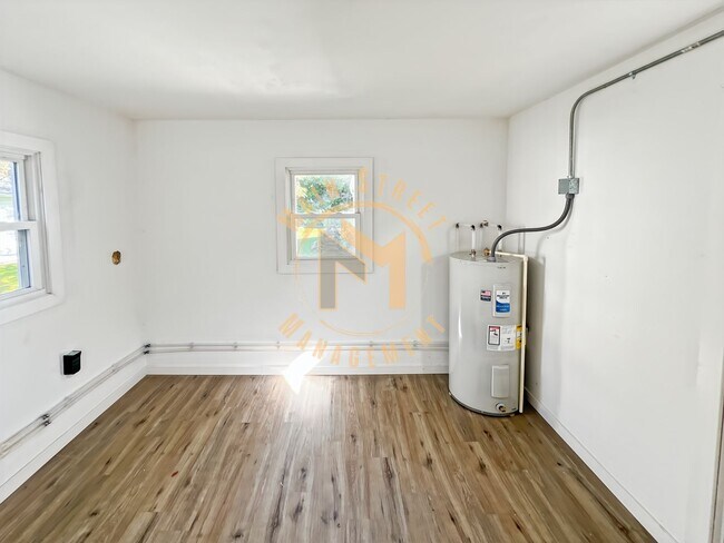 Building Photo - 2 Bed 1 Bath Single Family Home