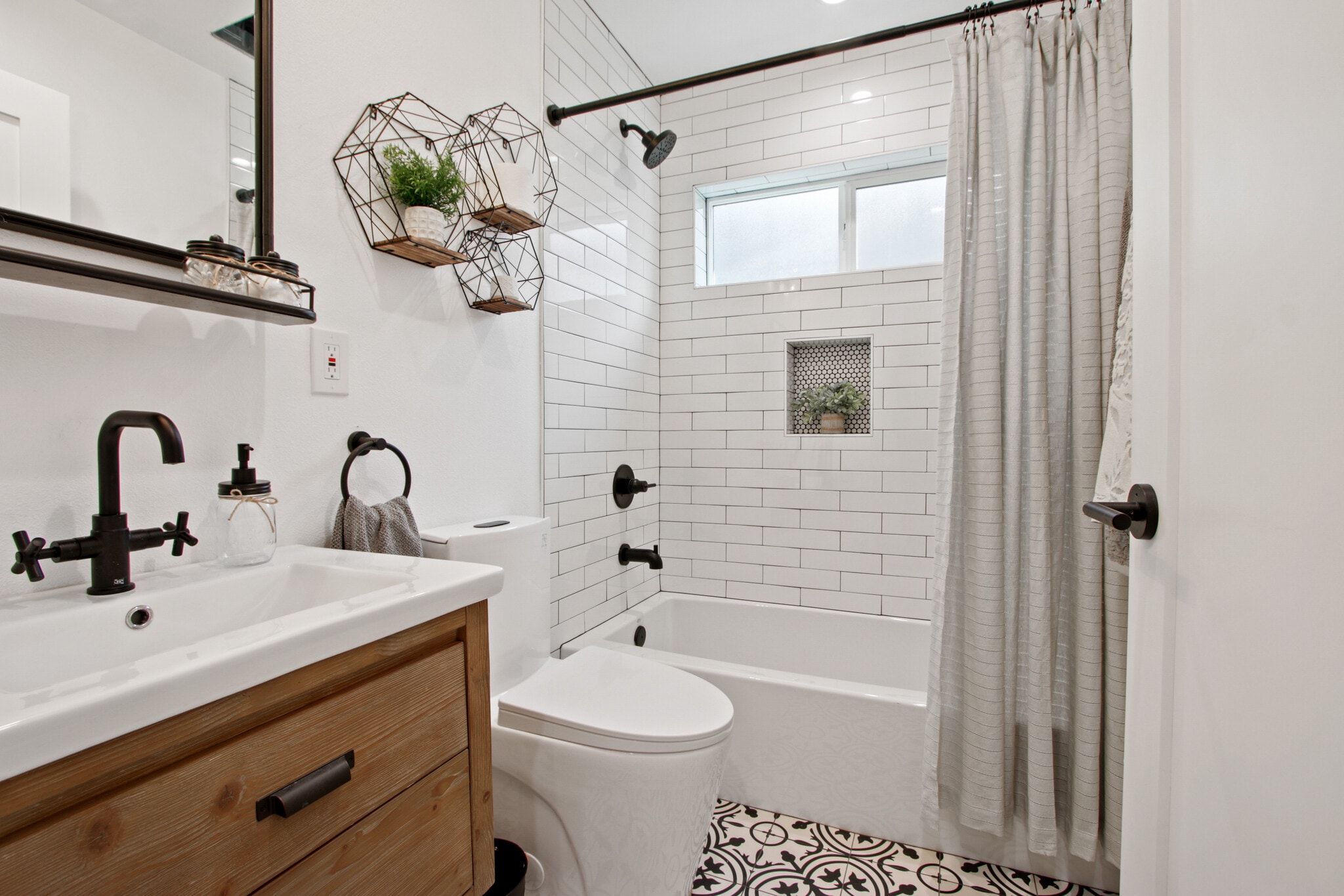 Bathroom - 528 Sunrise St