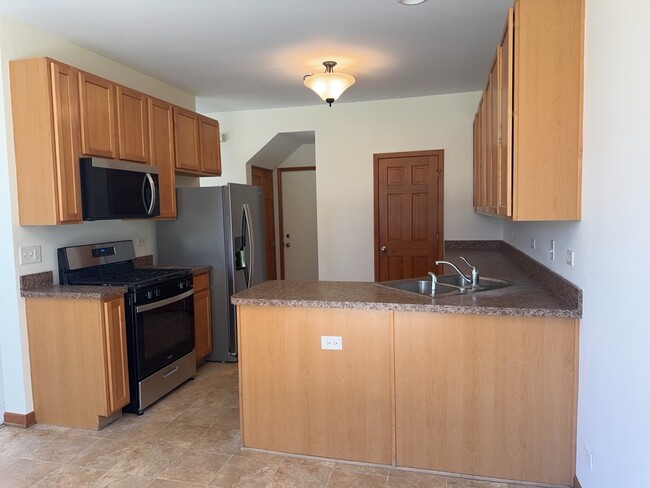 Building Photo - 2216 Evergreen Cir