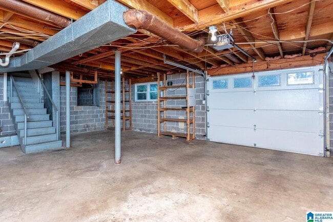 Building Photo - 506 Vardar Ln