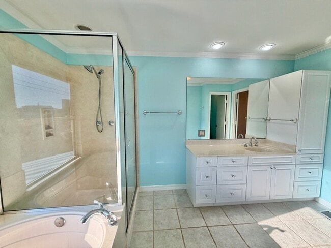 Building Photo - 723 Sailfish Dr