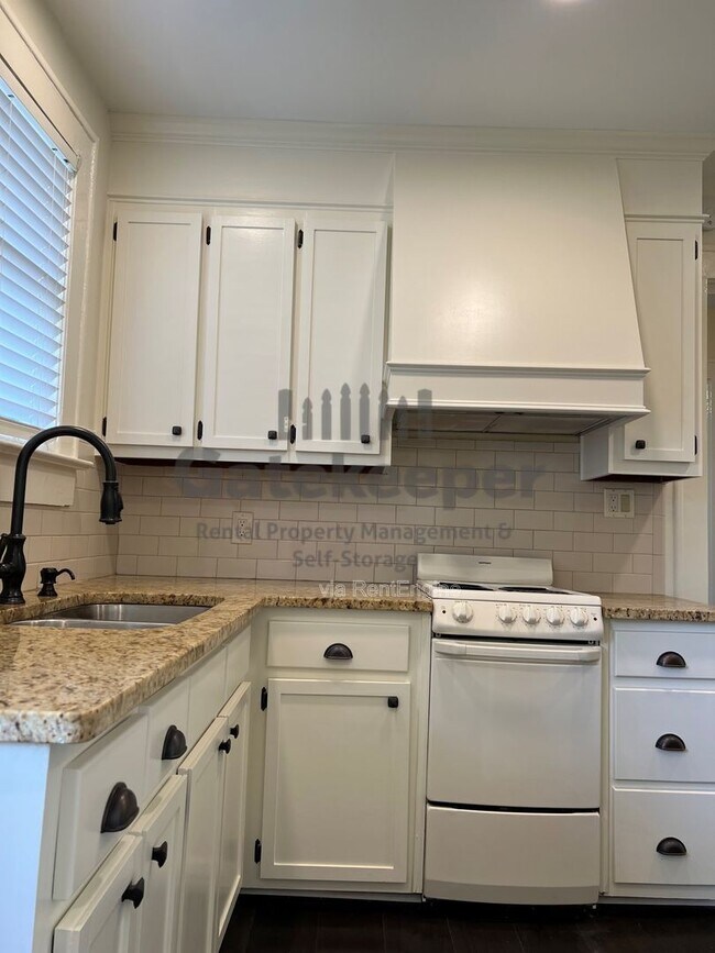 Building Photo - 1565 Walker Ave