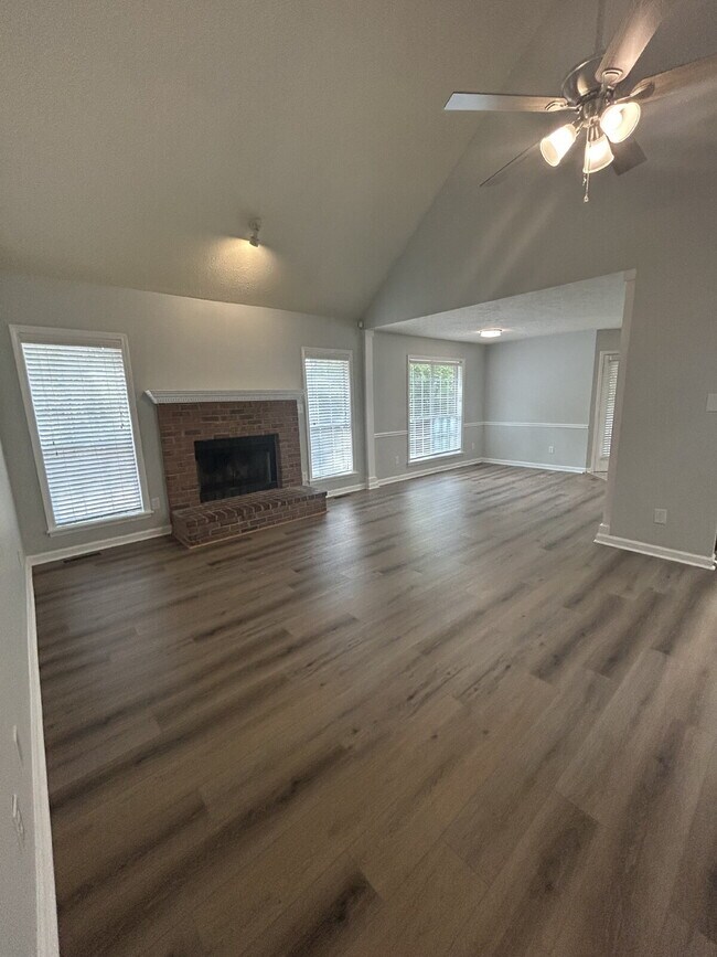 Building Photo - 158 Pennington Pl