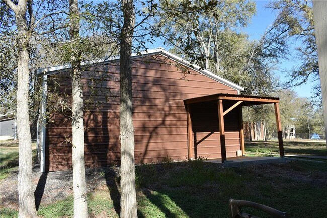 Building Photo - 399 Pope Bend N