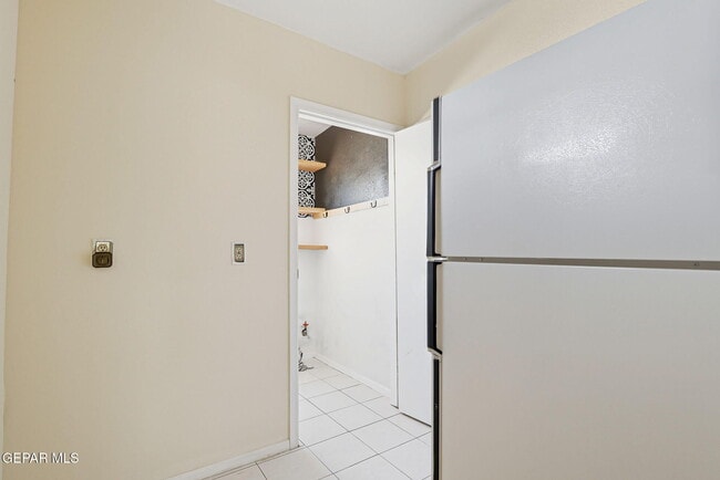 Building Photo - 400 De Vargas Dr