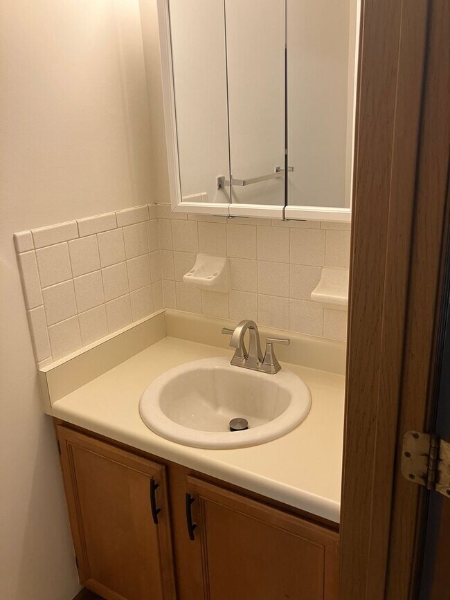 Building Photo - Spacious 2-Bedroom Living in a Quiet Community Available July!