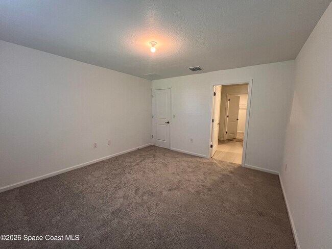 Building Photo - 1541 Newport St SE