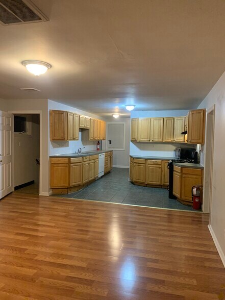 Primary Photo - 178 Jencks St