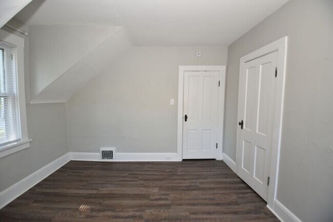 Building Photo - Near Downtown South Bend 3 bedroom home