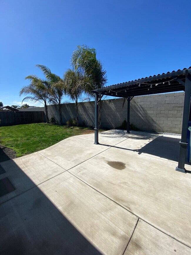 Building Photo - 3200 N Glacier Way