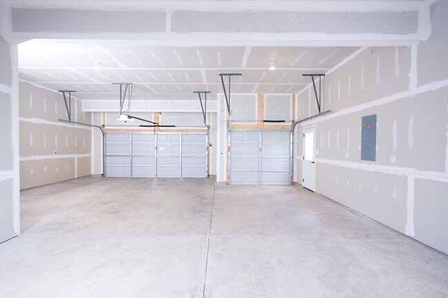 Building Photo - 245 Hollyhock Dr