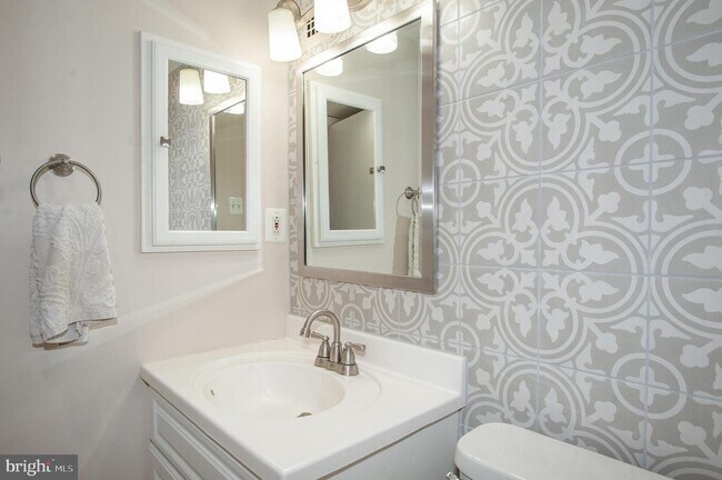 Building Photo - 4501 Arlington Blvd