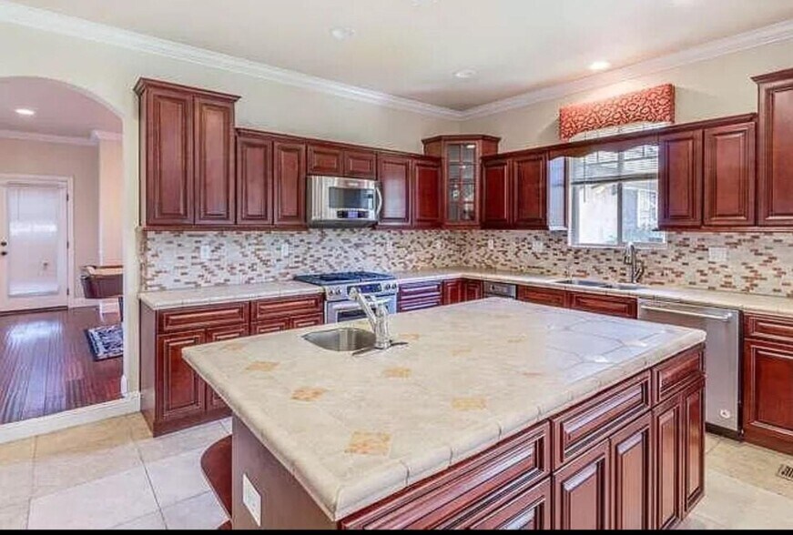 Building Photo - 5590 W Grant Line Rd