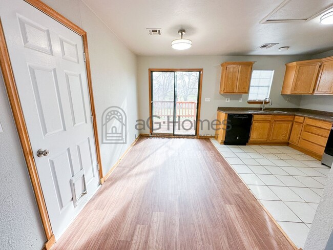 Building Photo - 2212 Doris Ave