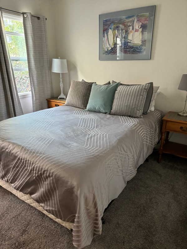 Building Photo - 2105 Huntington Ln