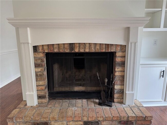 Building Photo - 1117 Pinemont Dr