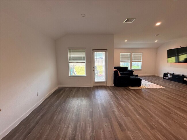 Building Photo - 1210 Hughes Crossing Dr