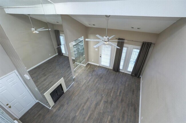 Building Photo - 16800 Sugar Pine Dr