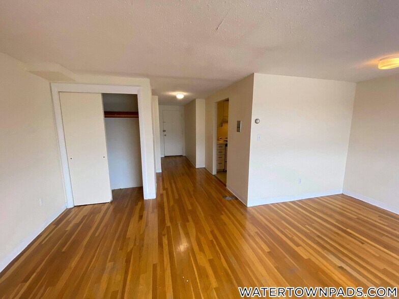 Building Photo - 20 Riverside St