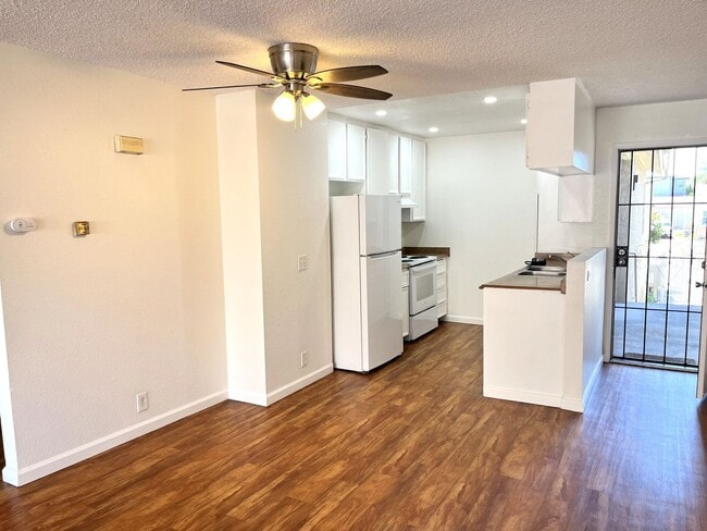 Interior Photo - 4435-4441 52nd St