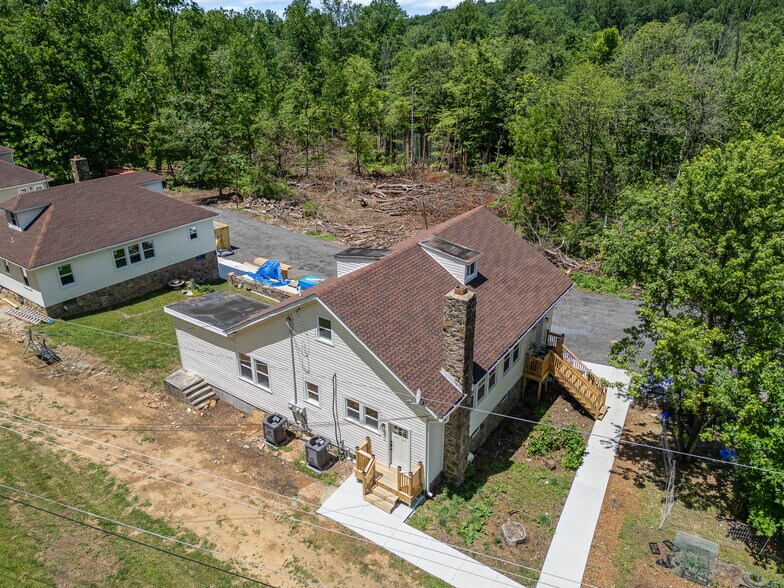 Building Photo - 75 Dreamland Park Dr
