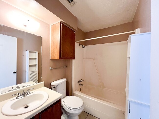 Building Photo - 707 Ruth Ct