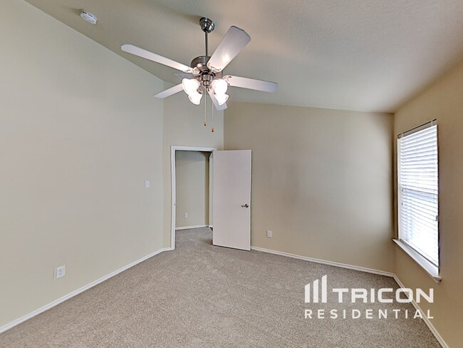 Building Photo - 1145 Boxwood Dr