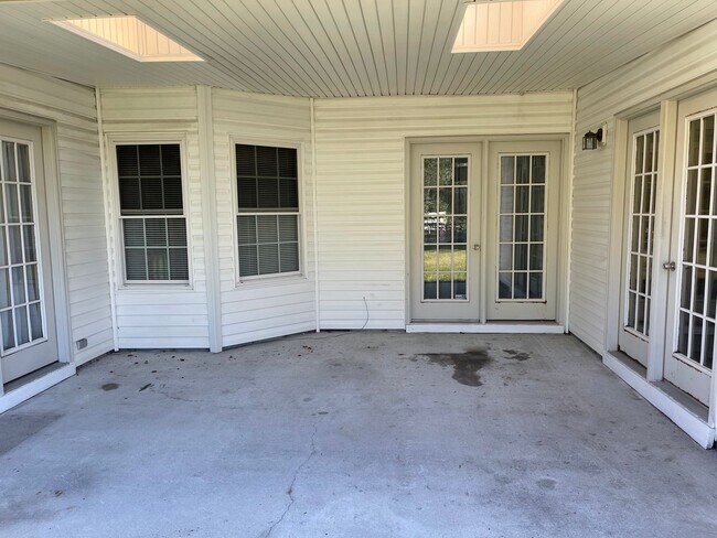 Building Photo - Beautiful 4-Bedroom Ranch in Courthouse Estates!