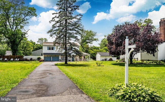 Building Photo - 38 Waverly Ave