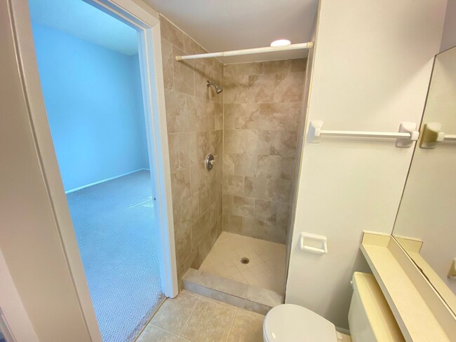 Building Photo - 12948 Broakfield Cir