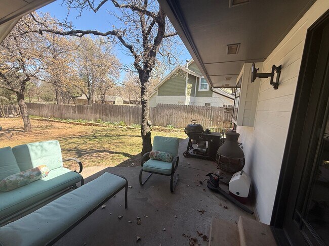 Building Photo - 1925 Bunting Ct