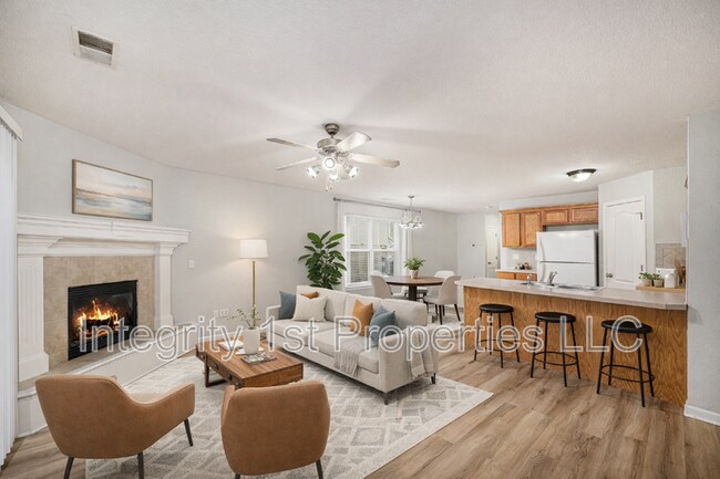 Building Photo - 8880 N Helena Ave