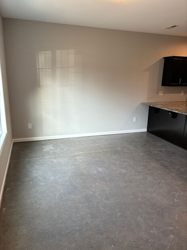 Building Photo - 805 Lynes St